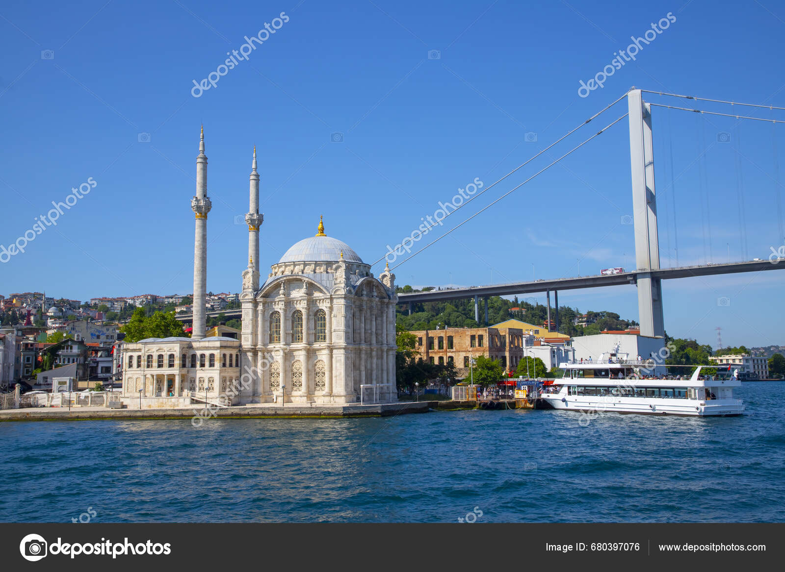 Mecidiye Mosque Ortakoy Mosque Neobaroque Style Mosque Located Coast
