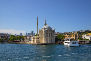  Mecidiye Camii veya Ortakoy Camii, İstanbul 'un Beikta ilçesinin Ortakoy ilçesinde bulunan Neobarok tarzı bir camidir..