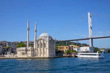  Mecidiye Camii veya Ortakoy Camii, İstanbul 'un Beikta ilçesinin Ortakoy ilçesinde bulunan Neobarok tarzı bir camidir..