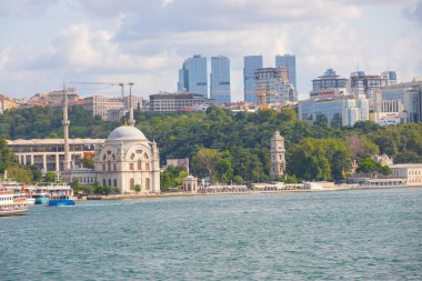 İstanbul şehir feribotundan kent manzarası