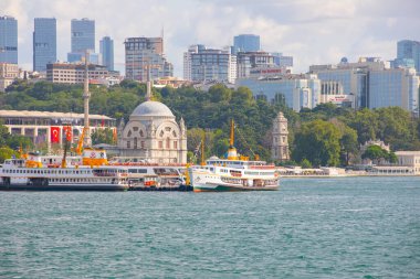 İstanbul şehir feribotundan kent manzarası