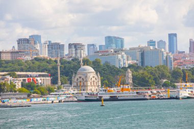 İstanbul şehir feribotundan kent manzarası