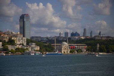 İstanbul şehir feribotundan kent manzarası