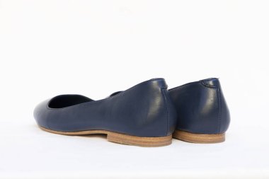 Şık kadın ayakkabıları, deri ve yüksek kalite.