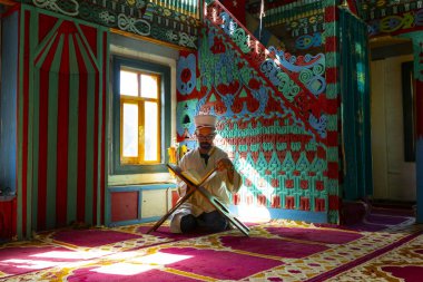  Artvin Macahel Camili Köyü 'ndeki tarihi Camii Camii' nin iç manzarası. Cami el boyası ve ahşap süslemeleriyle ünlüdür..