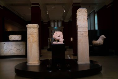  İstanbul Arkeoloji Müzesi 'ndeki lahit. Yüksek kalite fotoğraf