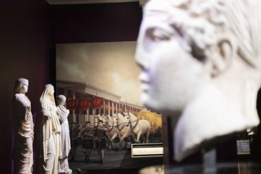  İstanbul Arkeoloji Müzesi 'ndeki lahit. Yüksek kalite fotoğraf