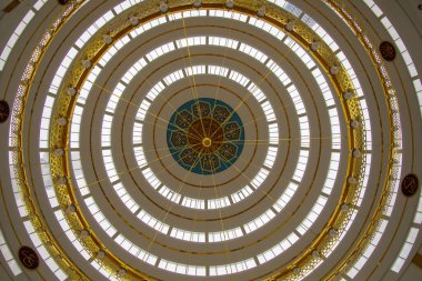 İstanbul 'un Kartal ilçesindeki Ahmet Yılmaz Camii' nin (Cami) iç görünümü