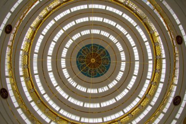 İstanbul 'un Kartal ilçesindeki Ahmet Yılmaz Camii' nin (Cami) iç görünümü