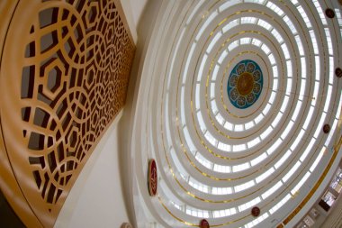 İstanbul 'un Kartal ilçesindeki Ahmet Yılmaz Camii' nin (Cami) iç görünümü