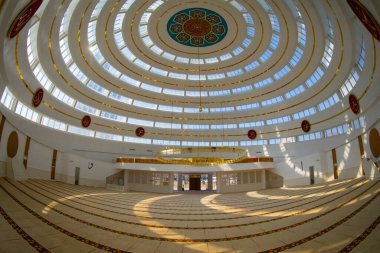 İstanbul 'un Kartal ilçesindeki Ahmet Yılmaz Camii' nin (Cami) iç görünümü