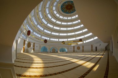 İstanbul 'un Kartal ilçesindeki Ahmet Yılmaz Camii' nin (Cami) iç görünümü