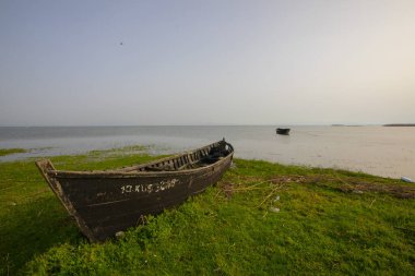 Tarihi balıkçı köyü eski teknelerle dolu.