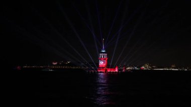 Ulusal bayram kutlamaları ve havai fişekler Bakire 'nin kulesinde sergileniyor