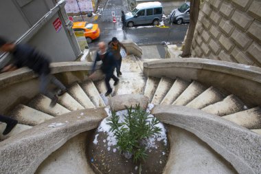 Kamondo Merdivenleri, İstanbul 'un Galata ilçesinde Bankalar Caddesi ile Banker Caddesi' ni birbirine bağlayan Art Nouveau tarzı merdivenlerdir..