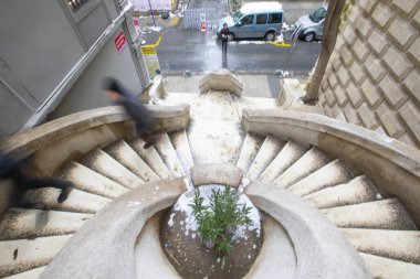 Kamondo Merdivenleri, İstanbul 'un Galata ilçesinde Bankalar Caddesi ile Banker Caddesi' ni birbirine bağlayan Art Nouveau tarzı merdivenlerdir..