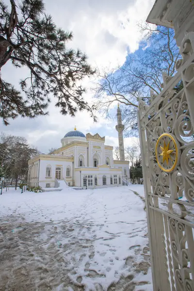  Sultan Abdulhamid tarafından 1885 yılında Beşiktaş 'ta inşa edilen Yıldız Hamidiye Camii (Türk Yıldız Hamidiye Camisi, Beşiktaş, İstanbul))