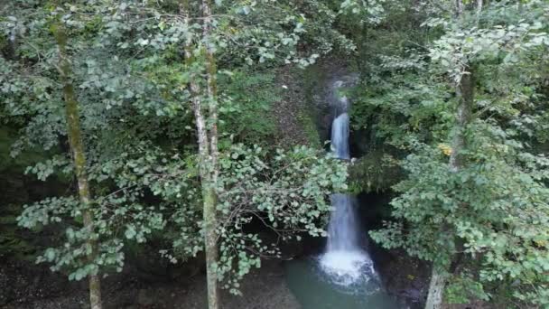 Fascinating Waterfall Forest Deliklikaya Waterfall Water Flows Hole Formed Erosion — Stock Video