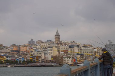 Türkiye'de Istanbul şehir manzarası, Beyoğlu ilçe eski evler Galata Kulesi üstünde tepe, Haliç manzarası