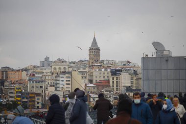 Türkiye'de Istanbul şehir manzarası, Beyoğlu ilçe eski evler Galata Kulesi üstünde tepe, Haliç manzarası