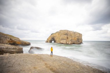 Sardala, Kerpe ve Ava arasında yer alan bir körfez. Barganl köyünden 5 km uzaklıktadır, en yakın iş yeri Barganl Sahili 'nde ve 6 km uzaklıktadır..