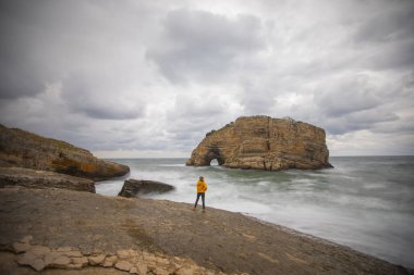 Sardala, Kerpe ve Ava arasında yer alan bir körfez. Barganl köyünden 5 km uzaklıktadır, en yakın iş yeri Barganl Sahili 'nde ve 6 km uzaklıktadır..
