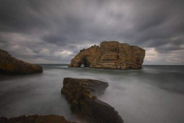 Sardala, Kerpe ve Ava arasında yer alan bir körfez. Barganl köyünden 5 km uzaklıktadır, en yakın iş yeri Barganl Sahili 'nde ve 6 km uzaklıktadır..