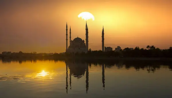 萨班奇中央清真寺 阿达纳土耳其 — 图库照片