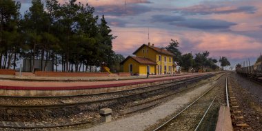 Hackr Tren İstasyonu, 1912 yılında Bağdat Demiryolu 'nun inşasına dayanan, Adana' nın Karaisal ilçesinin Kralan mahallesindeki bir tren istasyonudur..