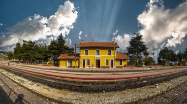 Hackr Tren İstasyonu, 1912 yılında Bağdat Demiryolu 'nun inşasına dayanan, Adana' nın Karaisal ilçesinin Kralan mahallesindeki bir tren istasyonudur..