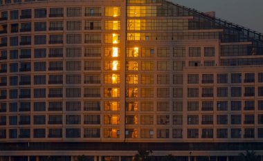 Adana 'daki Sheraton Oteli. Adana şehir merkezinde bir otel..