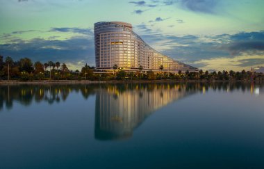 Adana 'daki Sheraton Oteli. Adana şehir merkezinde bir otel..