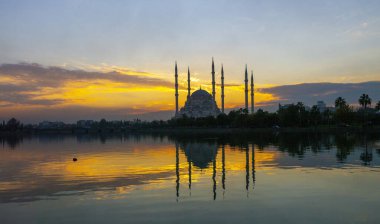  Adana Sabanc Merkez Camisi ve Türkiye 