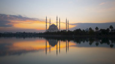  Adana Sabanc Merkez Camisi ve Türkiye 