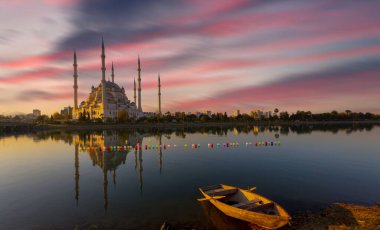  Adana Sabanc Merkez Camisi ve Türkiye 