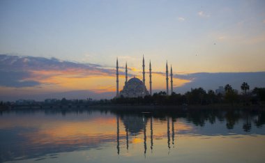  Adana Sabanc Merkez Camisi ve Türkiye 