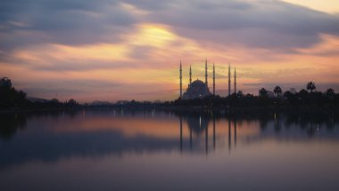  Adana Sabanc Merkez Camisi ve Türkiye 