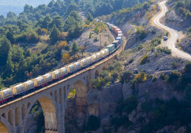 Adana 'nın tarihi Varda Köprüsü