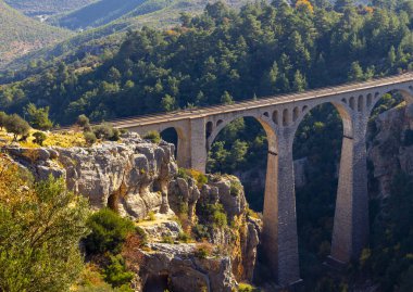 Adana 'nın tarihi Varda Köprüsü