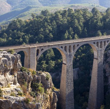 Adana 'nın tarihi Varda Köprüsü