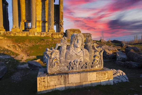  Aizanoi antik şehri. Zeus tapınağı kutahya