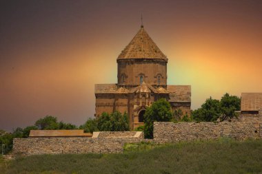 Van Gölü 'ndeki Akdamar Adası. Kutsal Haç Ermeni Katedrali - Akdamar - Ahtamara - Türkiye