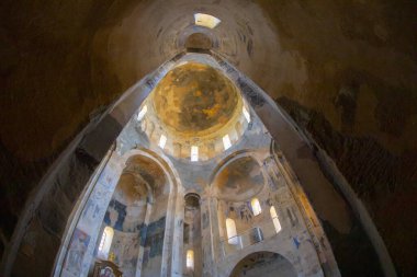 Van Gölü 'ndeki Akdamar Adası. Kutsal Haç Ermeni Katedrali - Akdamar - Ahtamara - Türkiye