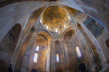 Van Gölü 'ndeki Akdamar Adası. Kutsal Haç Ermeni Katedrali - Akdamar - Ahtamara - Türkiye