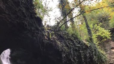 Artvin Murgul Delikli Kaya Şelalesi 