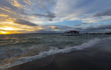 Buyukcekmece Albatros plajı, güzel bir günbatımı ve uzun pozlama tekniği.