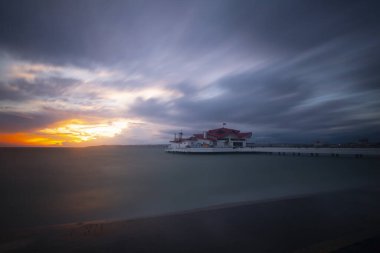 Buyukcekmece Albatros plajı, güzel bir günbatımı ve uzun pozlama tekniği.