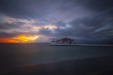 Buyukcekmece Albatros plajı, güzel bir günbatımı ve uzun pozlama tekniği.