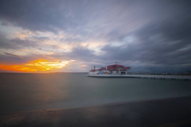 Buyukcekmece Albatros plajı, güzel bir günbatımı ve uzun pozlama tekniği.