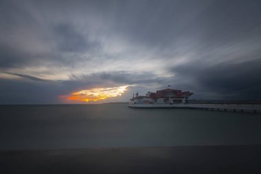 Buyukcekmece Albatros plajı, güzel bir günbatımı ve uzun pozlama tekniği.